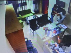 (ভিডিও)শেরপুরে কৃষি কর্মকর্তাকে পেটালেন ছাত্রদল নেতা