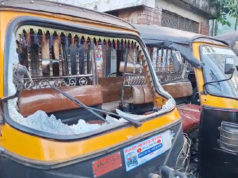 (ভিডিও)চাঁদা না পেয়ে যুবদল নেতার নেতৃত্বে গাড়ি ভাঙচুর ও চালকদের মারধরের অভিযোগ