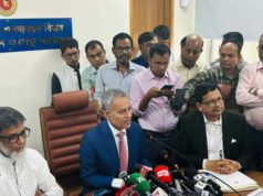 (ভিডিও)যাত্রী নামিয়ে তবেই ফেরিতে উঠবে বাস