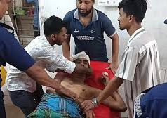 (ভিডিও)ছেলেসহ তিনজনকে কুপিয়ে ছাদ থেকে লাফ দিলেন অবসরপ্রাপ্ত পুলিশ সদস্য, হাসপাতালে মৃত্যু