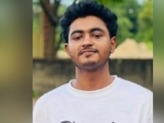 (ভিডিও)মুরগিবাহী গাড়ি থেকে ১৬০ মুরগি ছিনতাইয়ের অভিযোগ, ছাত্রদল নেতা বহিষ্কার