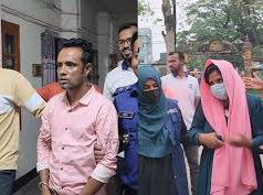 (ভিডিও) ‘হানি ট্র্যাপ’ দুই ব্যবসায়ী ও সরকারি কর্মচারীকে জিম্মি করে বিবস্ত্র ভিডিও, খোয়ালেন টাকা