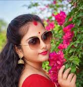 (ভিডিও) এটি পুলক বন্দ্যোপাধ্যায়ের লেখা এবং হেমন্ত মুখোপাধ্যায় ও সন্ধ্যা মুখোপাধ্যায়ের গাওয়া একটি চমৎকার বাংলা গানের চমৎকার লাইন