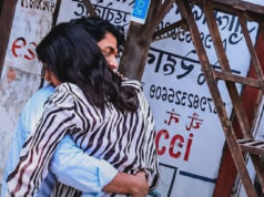 (ভিডিও)বিচারকের সামনেই ডিভোর্সের কাগজ ছিঁড়ে স্বামীকে জড়িয়ে ধরলেন স্ত্রী