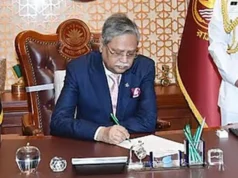 (ভিডিও)গুঞ্জন উড়িয়ে সাবেক রাষ্ট্রপতি বললেন, ‘অসুস্থতার কারণেই পদত্যাগ’