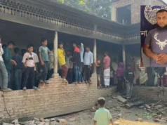 (ভিডিও)ছাত্রীকে ধর্ষণচেষ্টার অভিযোগে শিক্ষক আটক, মাদ্রাসায় ভাঙচুর ও অগ্নিসংযোগ